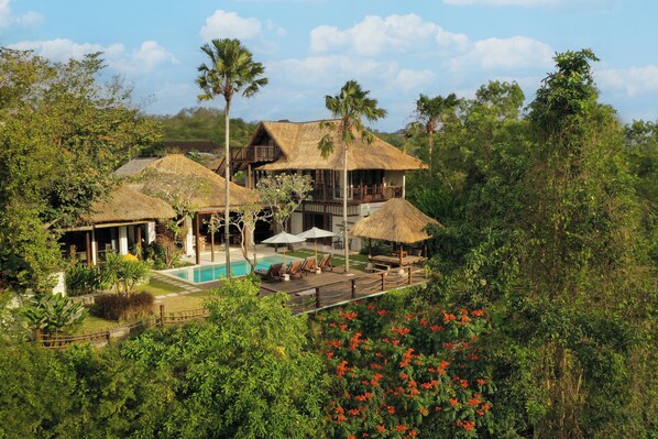 Villa familiar, 3 habitaciones, alberca privada (Villa Grasshopper Cliff View) | 3 habitaciones y sábanas de algodón egipcio 