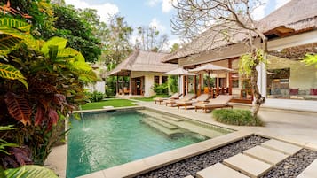 3 bedrooms, Egyptian cotton sheets, premium bedding, down duvets