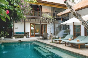 Outdoor pool, pool umbrellas, sun loungers