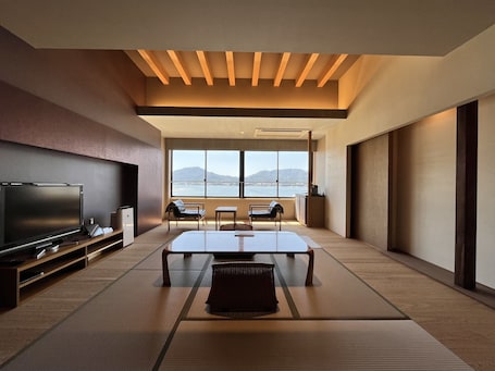 Down comforters, in-room safe, desk, free WiFi. Itsukushima Iroha