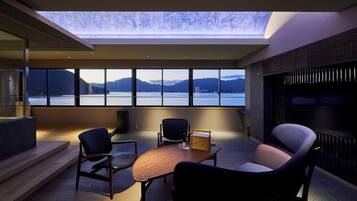 ラグジュアリー スイート 海 | 1 室のベッドルーム、羽毛の掛け布団、セーフティボックス (室内)、デスク