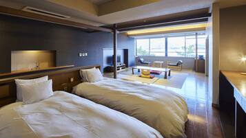 Down duvets, in-room safe, desk, free WiFi