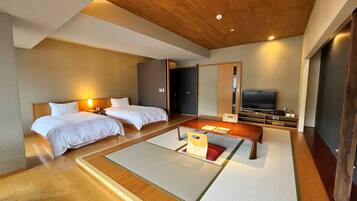 スーペリア ツインルーム 山 | 1 室のベッドルーム、羽毛の掛け布団、セーフティボックス (室内)、デスク