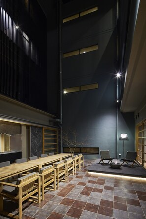 Superior inside twin room | Garden view