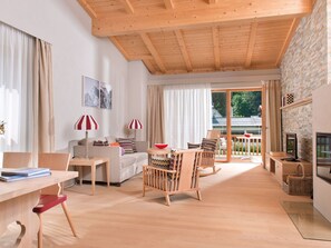 50-英寸纯平电视(配备卫星频道)、电视、壁炉