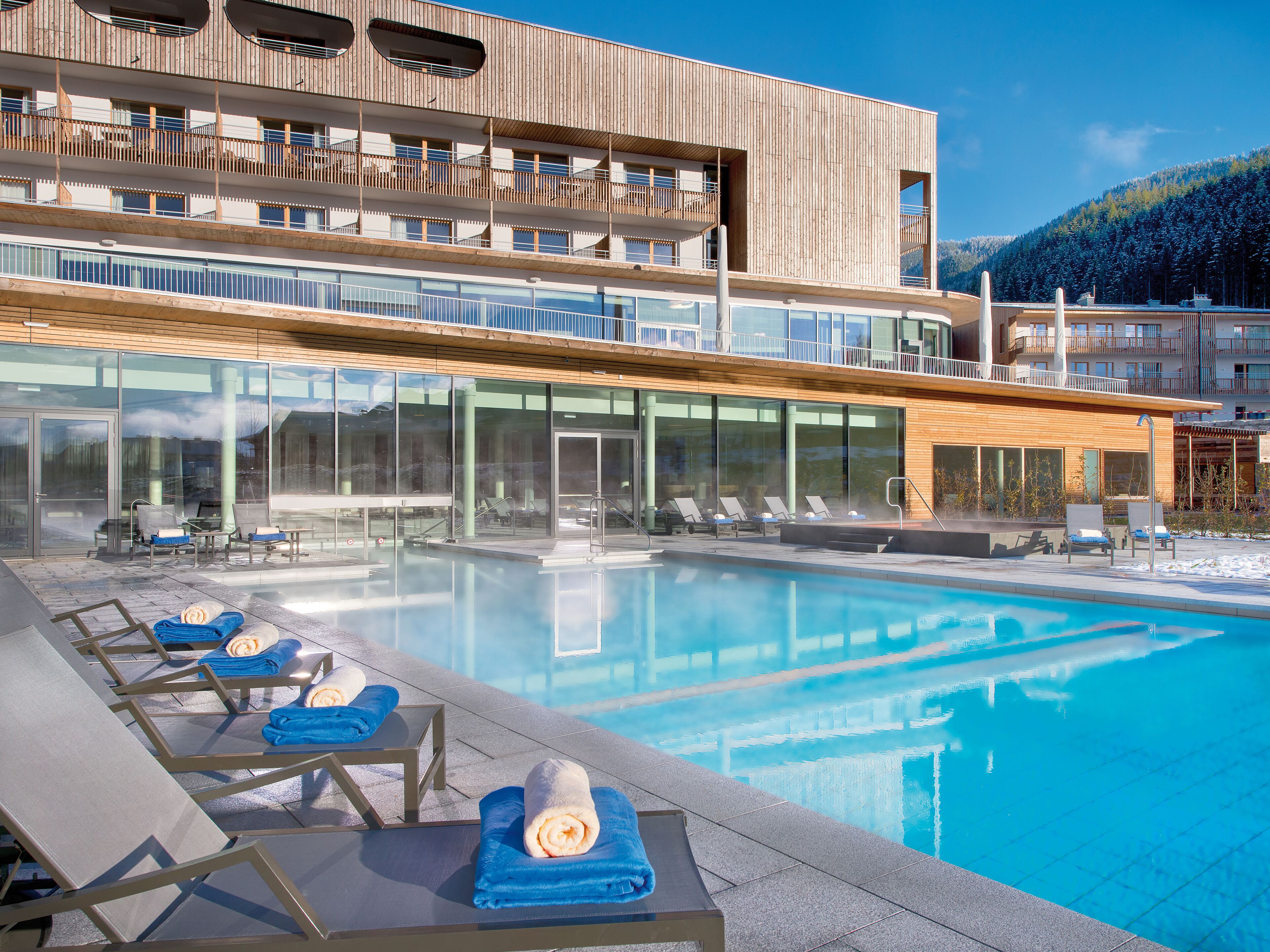 حمّام سباحة خارجي