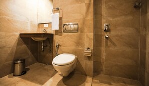 Premier-huone | Kylpyhuone | Ilmaiset hygieniatuotteet, hiustenkuivaaja, tohvelit