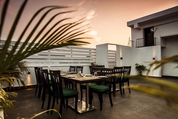 International cuisine, al fresco dining 