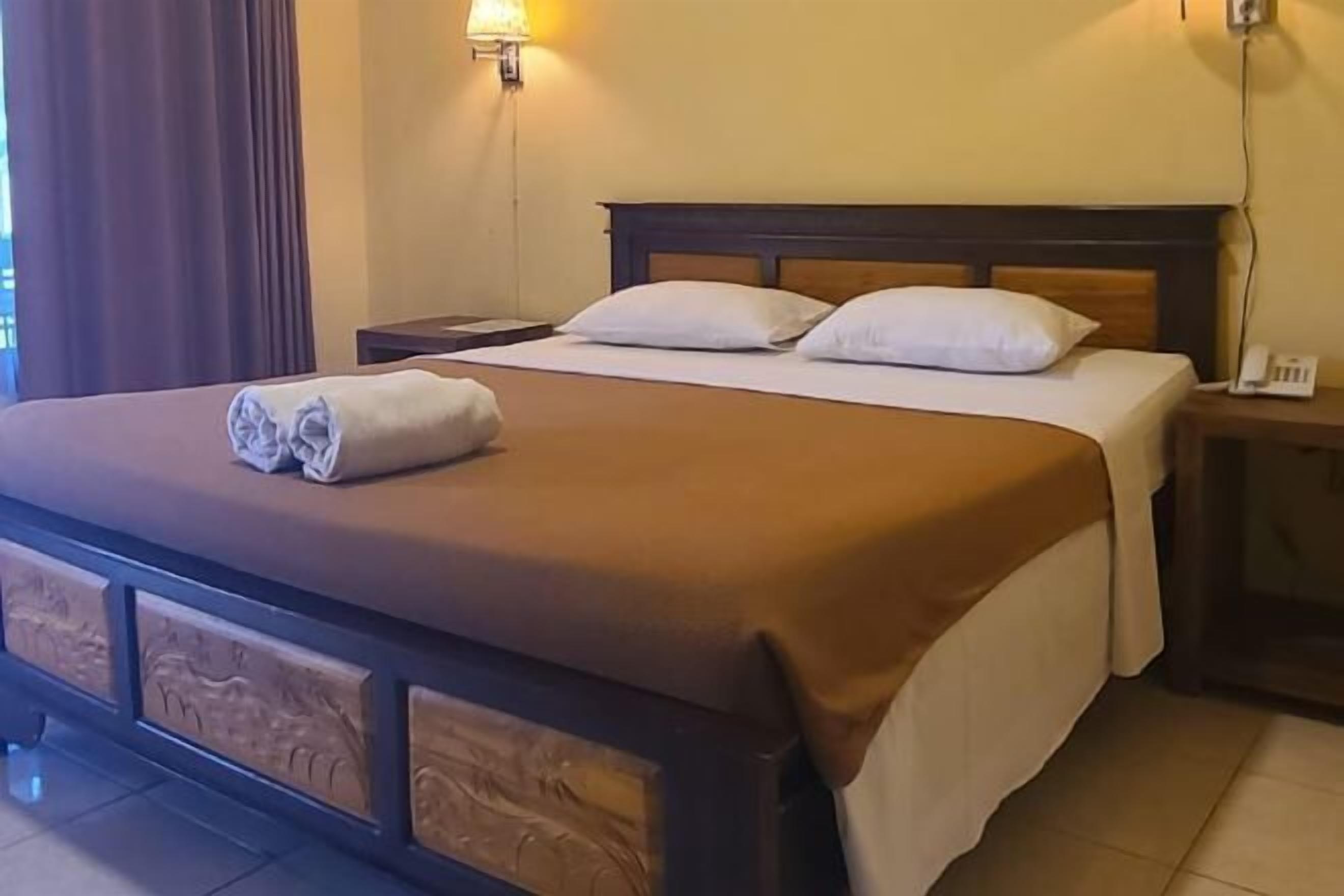 Minibar, in-room safe, individually decorated, desk