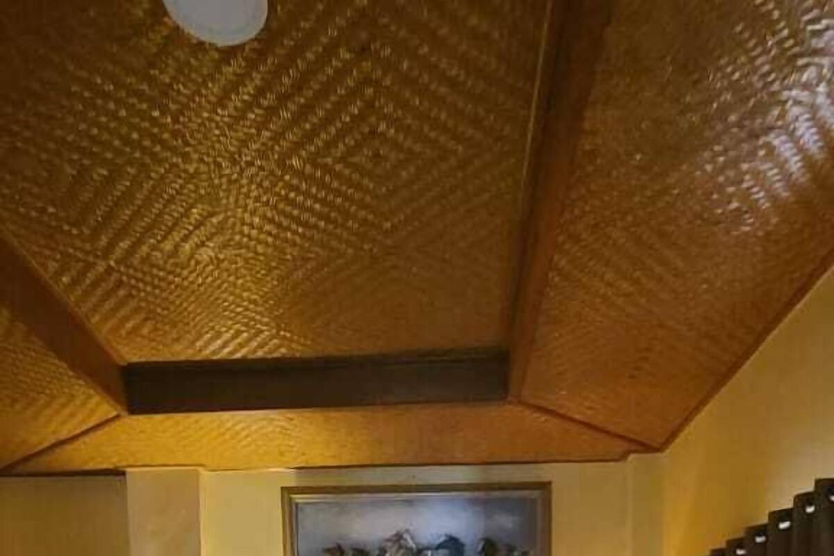 Deluxe Room, 1 King Bed, Bathtub, Pool View | Minibar, in-room safe, individually decorated, desk
