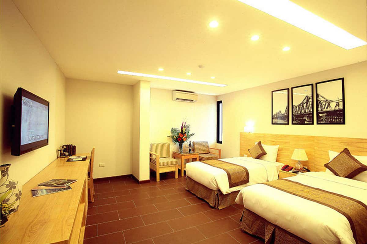 2 bedrooms, minibar, in-room safe, desk