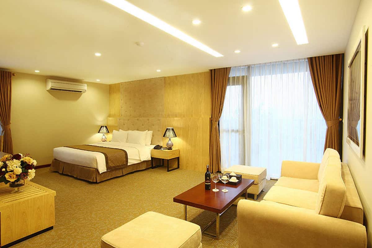 Junior Suite, 1 King Bed | 2 bedrooms, minibar, in-room safe, desk