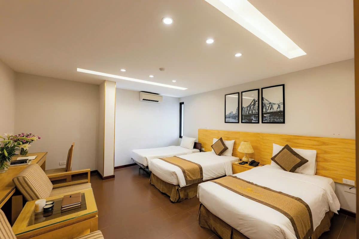 Habitación triple Deluxe | 2 habitaciones, minibar y caja de seguridad en la habitación