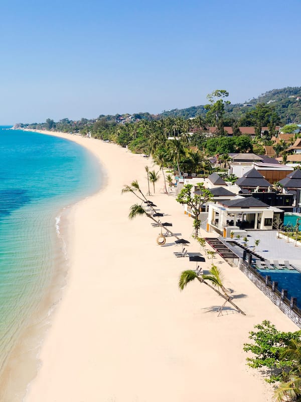 On the beach, white sand, sun-loungers, beach umbrellas