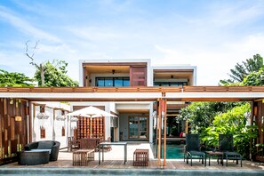 3 Bedroom Pavilion Beach Front Pool Residence | 外観