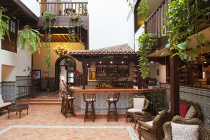 Bar (in der Unterkunft)