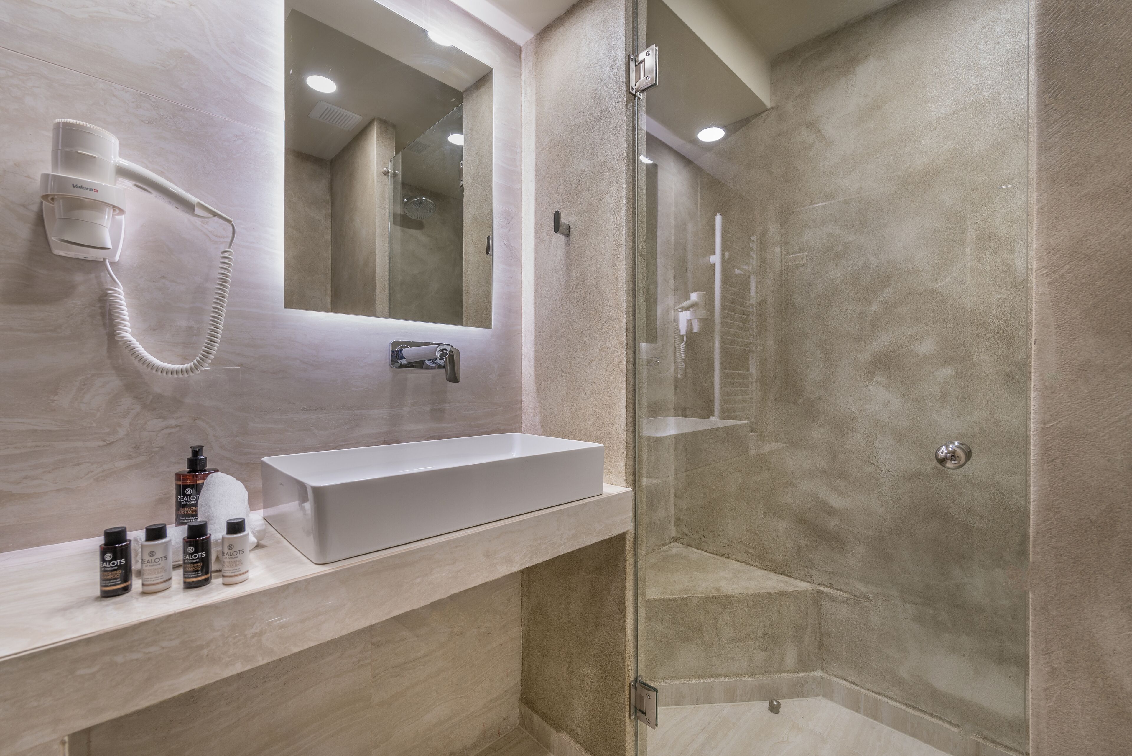 Photo - Phoenix Hotel