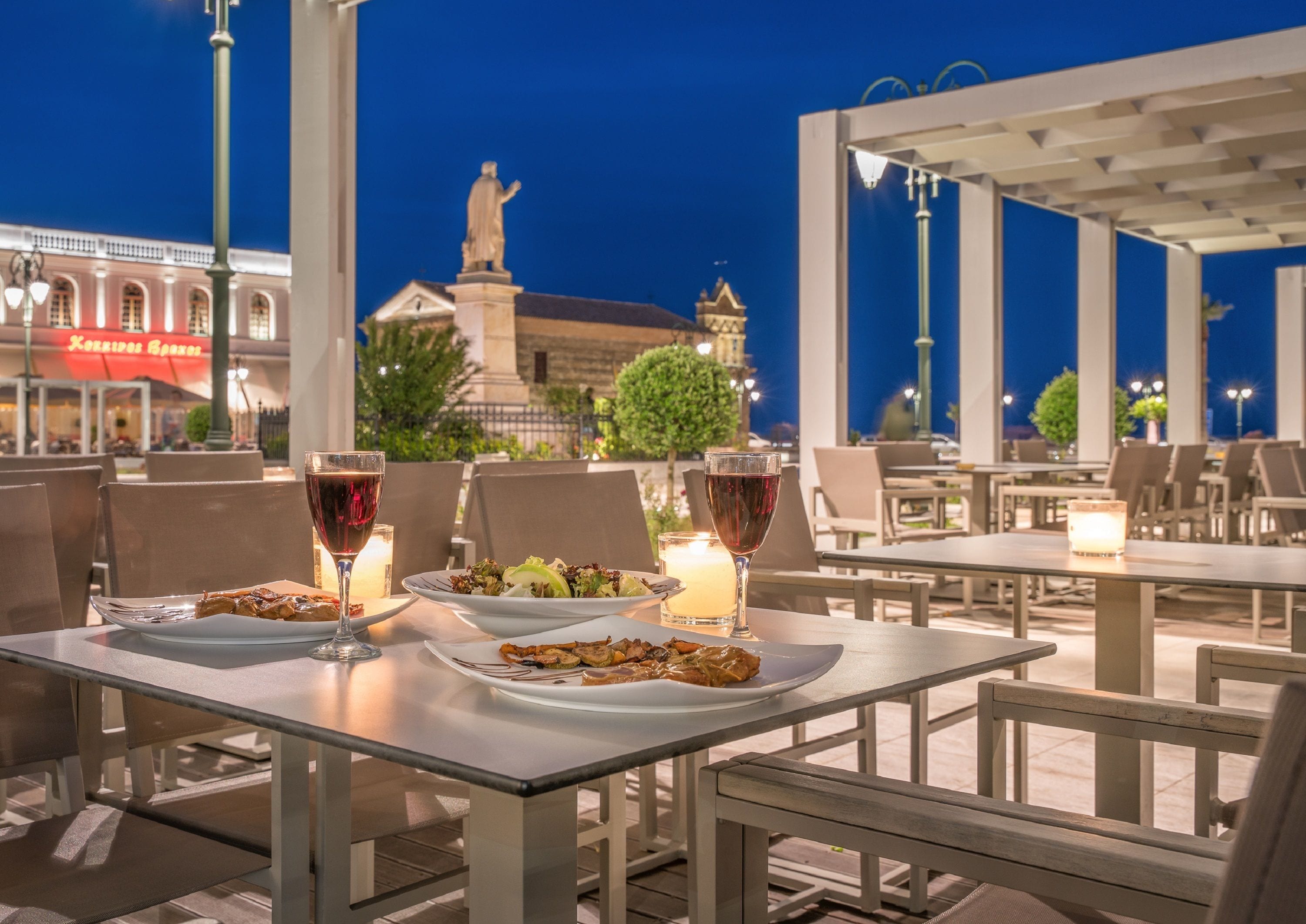 Photo - Phoenix Hotel