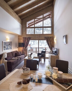 Apartment, 3 Bedrooms | Living room