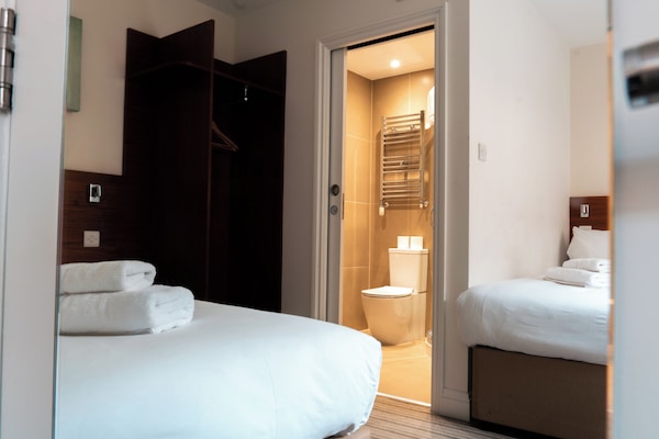 Superior-Dreibettzimmer | Hochwertige Bettwaren, Bügeleisen/Bügelbrett, kostenloses WLAN