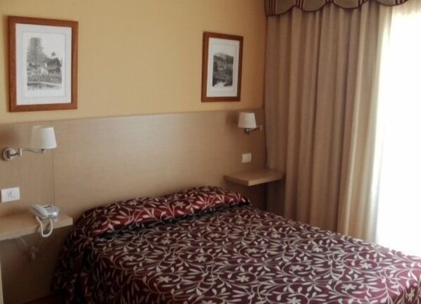 ห้องซิงเกิล | ตู้นิรภัยในห้อง��พัก, ผ้าม่านกันแสง, เตารีด/โต๊ะรีดผ้า, เปล/เตียงเด็กอ่อน