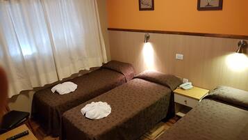 Triple Room | Premium bedding, in-room safe, free cribs/infant beds, free WiFi