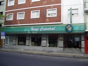 Front of property - Hotel Catedral (Mar del Plata)