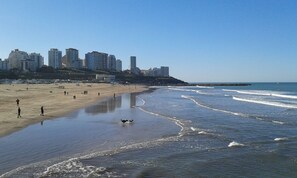 Beach nearby - Hotel Catedral (Mar del Plata)