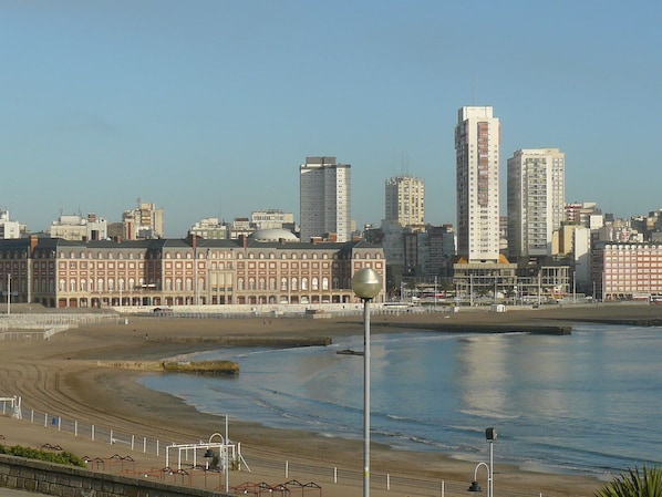 Beach nearby - Hotel Catedral (Mar del Plata)