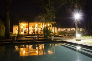 Front of property – evening/night - Nabana Lodge (Mbombela)