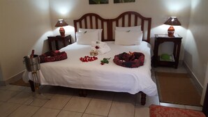 Chalet (Garden Chalet, queen or twin beds)