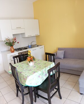 Basic Condo | Living area