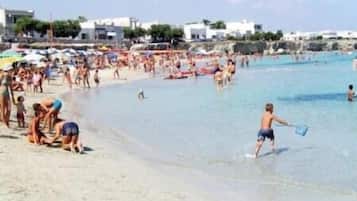 Una spiaggia nelle vicinanze