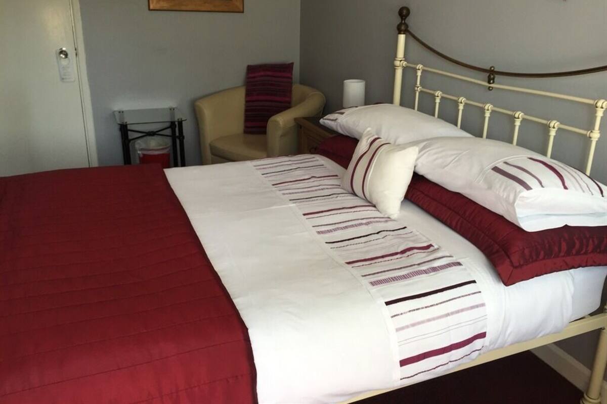 Chambre Double, salle de bains attenante