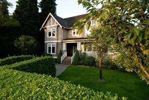 Garden - Granville House B&B (Vancouver)