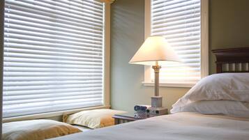 Junior Suite, 1 King Bed, Garden View