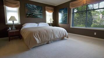 Luxury Suite, Ensuite (Bed and Breakfast) | 1 bedroom, premium bedding, minibar, in-room safe