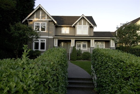 Fachada de la propiedad