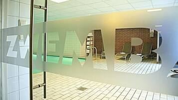 Indoor pool, sun loungers