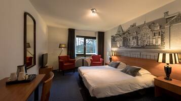 Brankas, meja kerja, setrika/meja setrika, dan Wi-Fi gratis