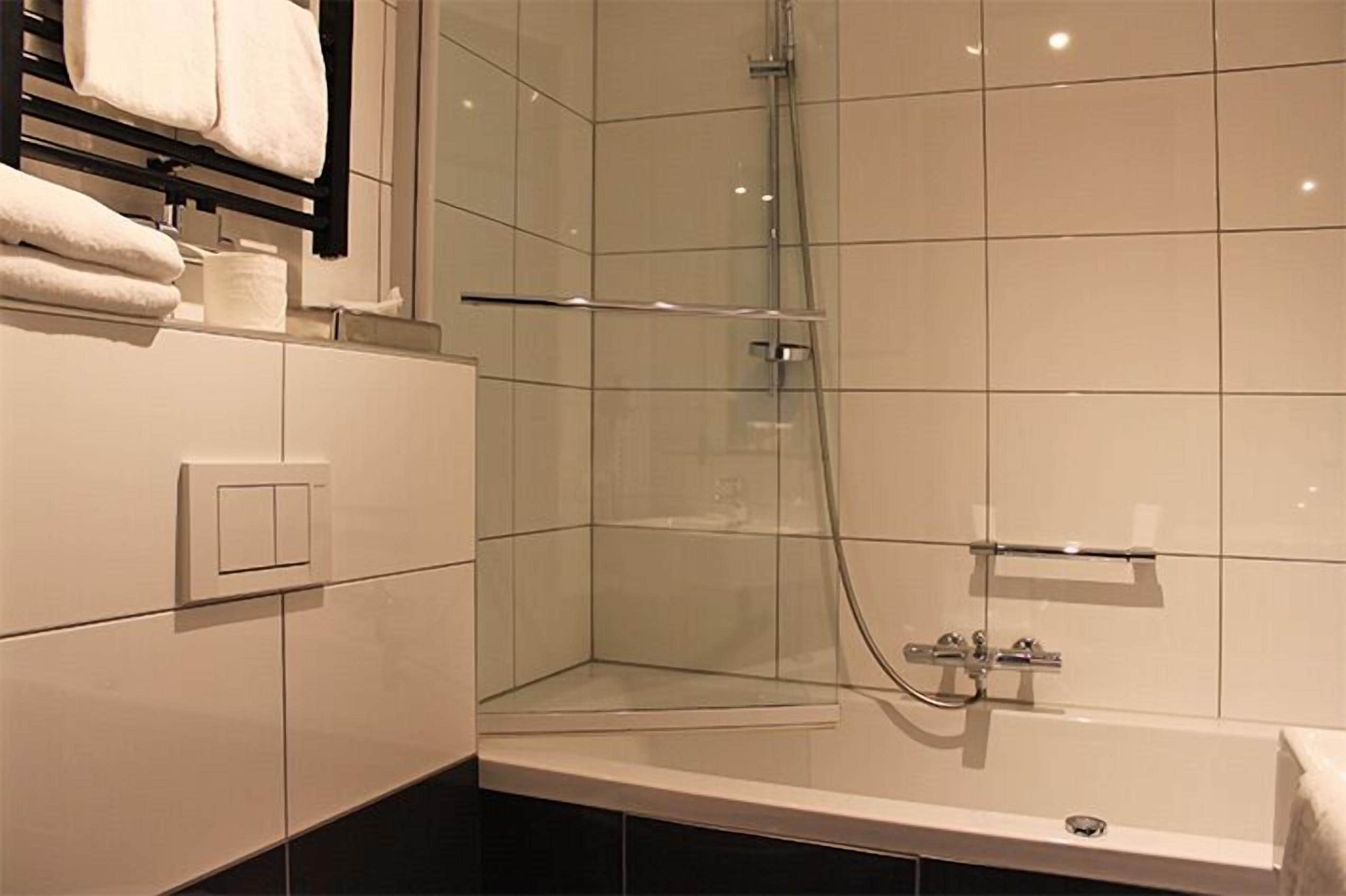 double room, bathtub | in-room safe, desk, iron/ironing board, free wifi