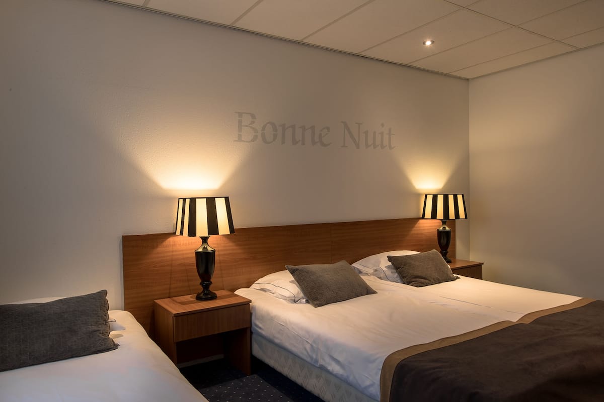 In-room safe, desk, iron/ironing board, free WiFi