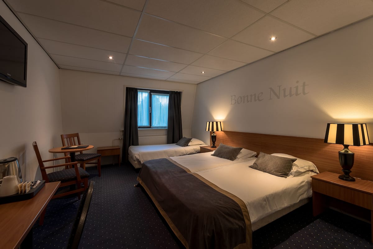 Triple Room | In-room safe, desk, iron/ironing board, free WiFi