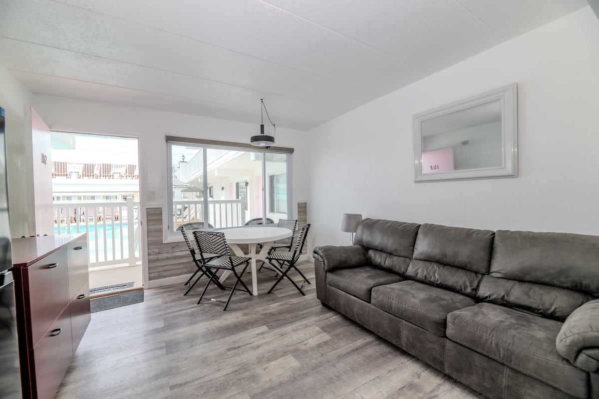 Pool View, 2 Room Efficiency,-1st Floor, C2 Unit | Hypo-allergenic bedding, individually decorated, individually furnished