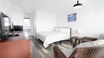 Room, 1 Bedroom, Pool View | Hypo-allergenic bedding, individually decorated, individually furnished