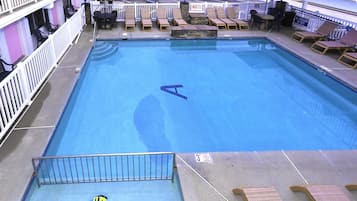 Piscina com cascata