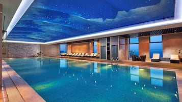 Indendørs pool