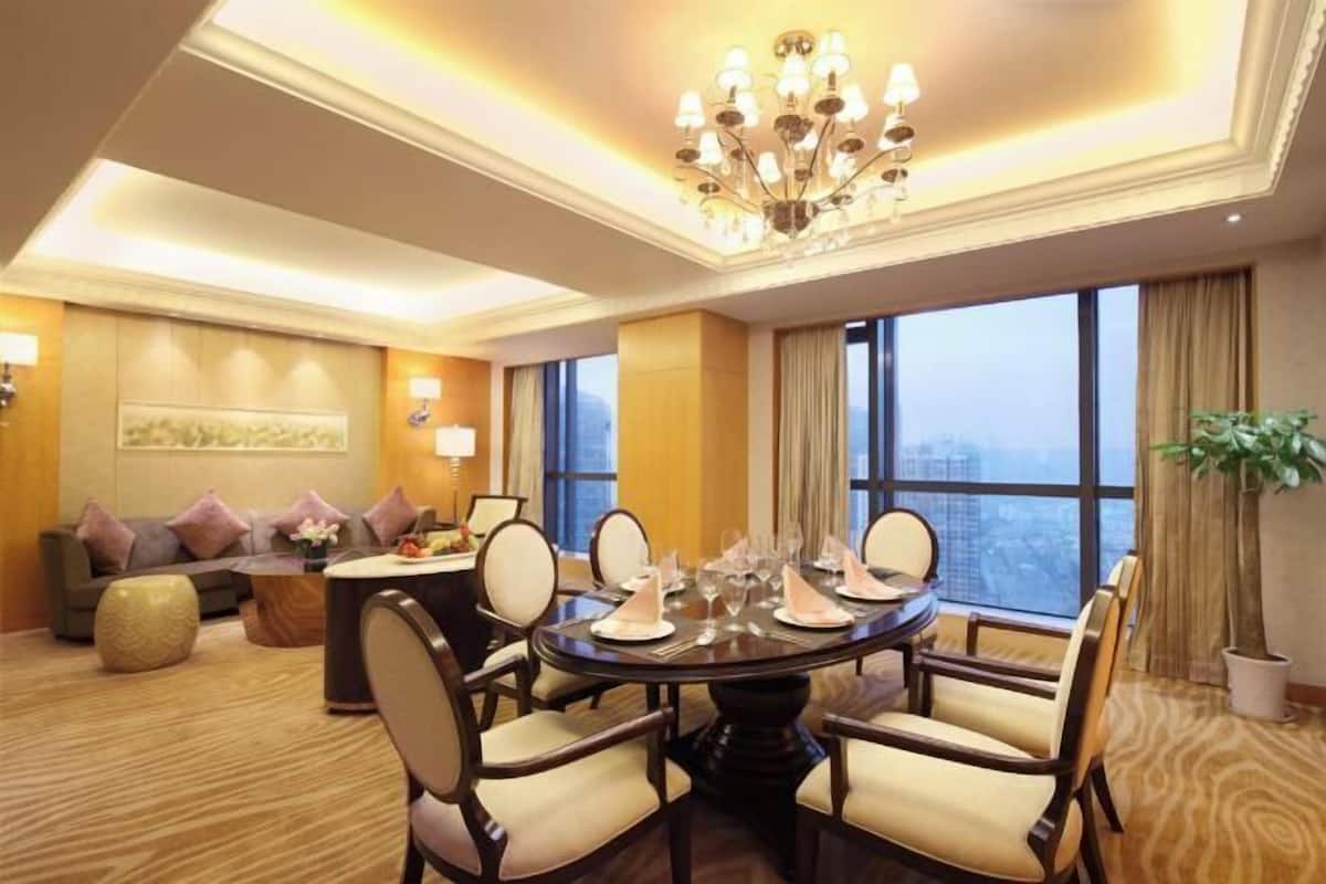 Dining | 3 restaurants, breakfast, lunch, dinner served; international cuisine