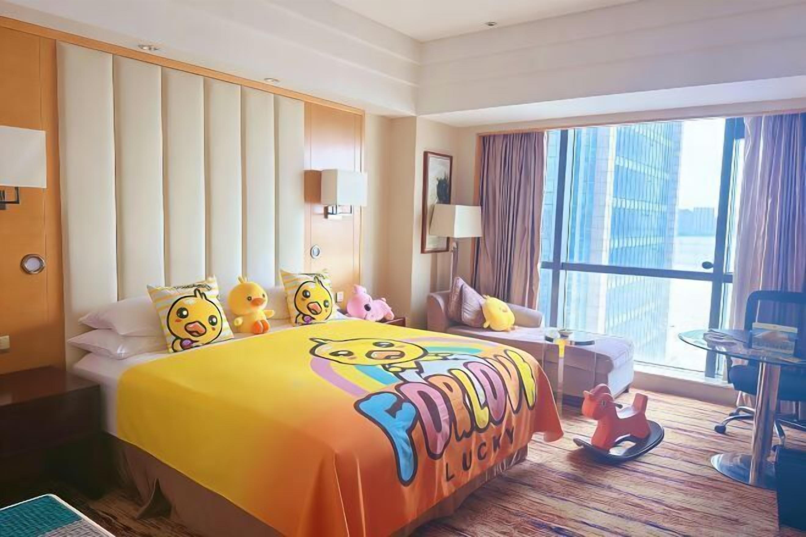 Premium bedding, in-room safe, desk, iron/ironing board