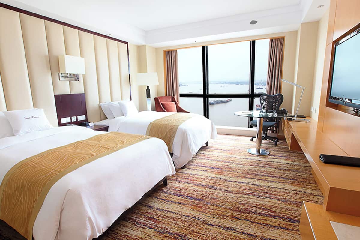 Twin Deluxe Room with River View | Premium bedding, in-room safe, desk, iron/ironing board